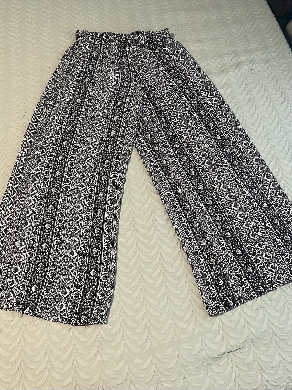 just be Black & White Patterned Wide-Leg Pants